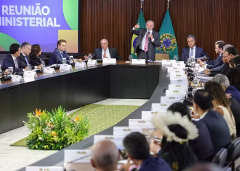 Ministro da Casa Civil critica comunicação do governo sob gestão de Sidônio, que reage e joga a culpa em seu antecessor